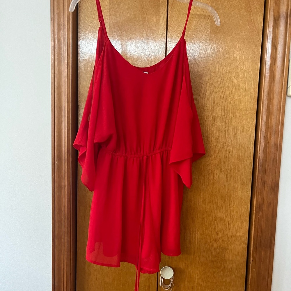 Red Gab & Kate cute dress with skits in arms